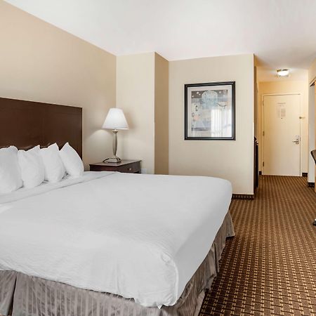 Best Western Plus Philadelphia Airport South - At Widener University Chester Extérieur photo