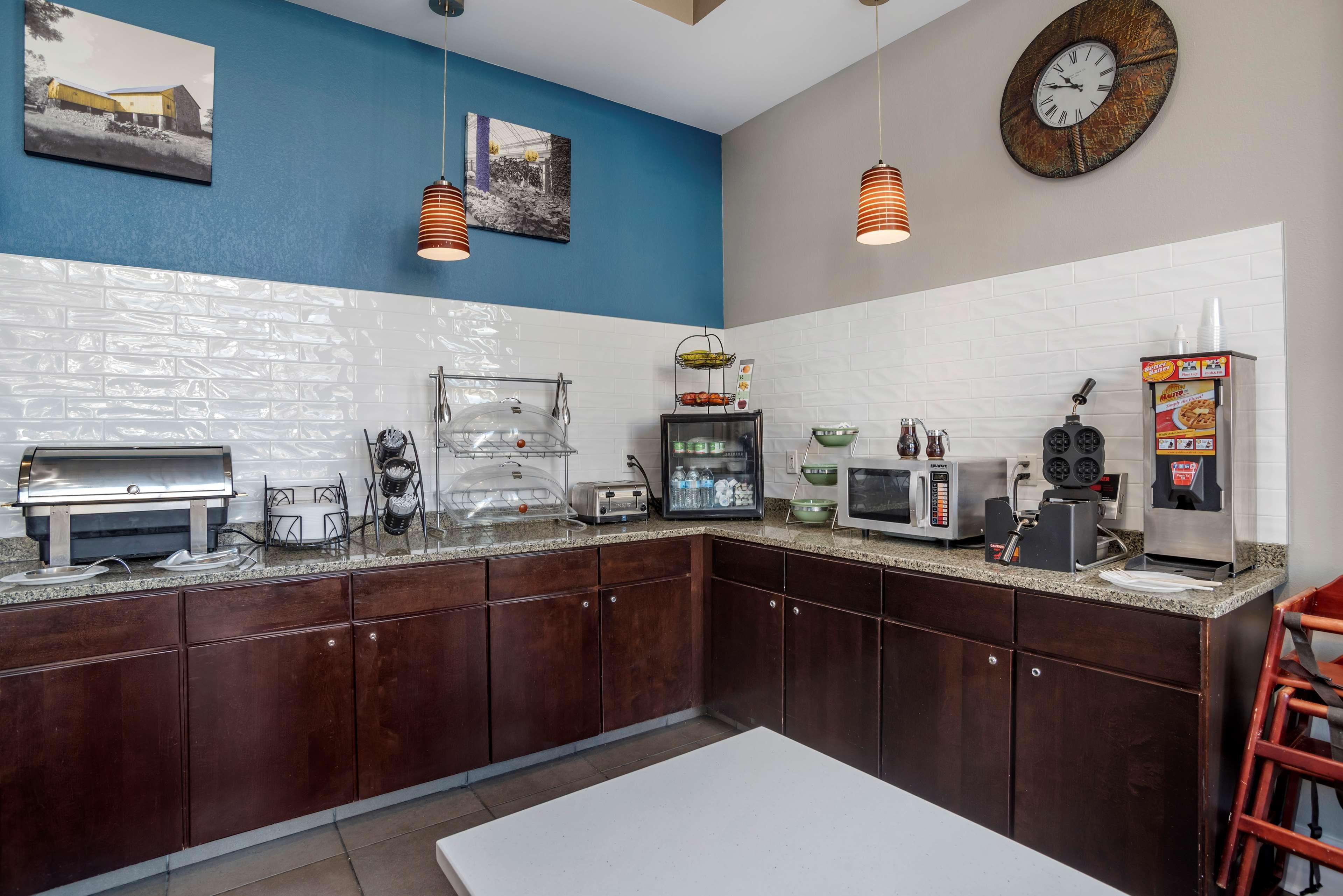 Best Western Plus Philadelphia Airport South - At Widener University Chester Extérieur photo