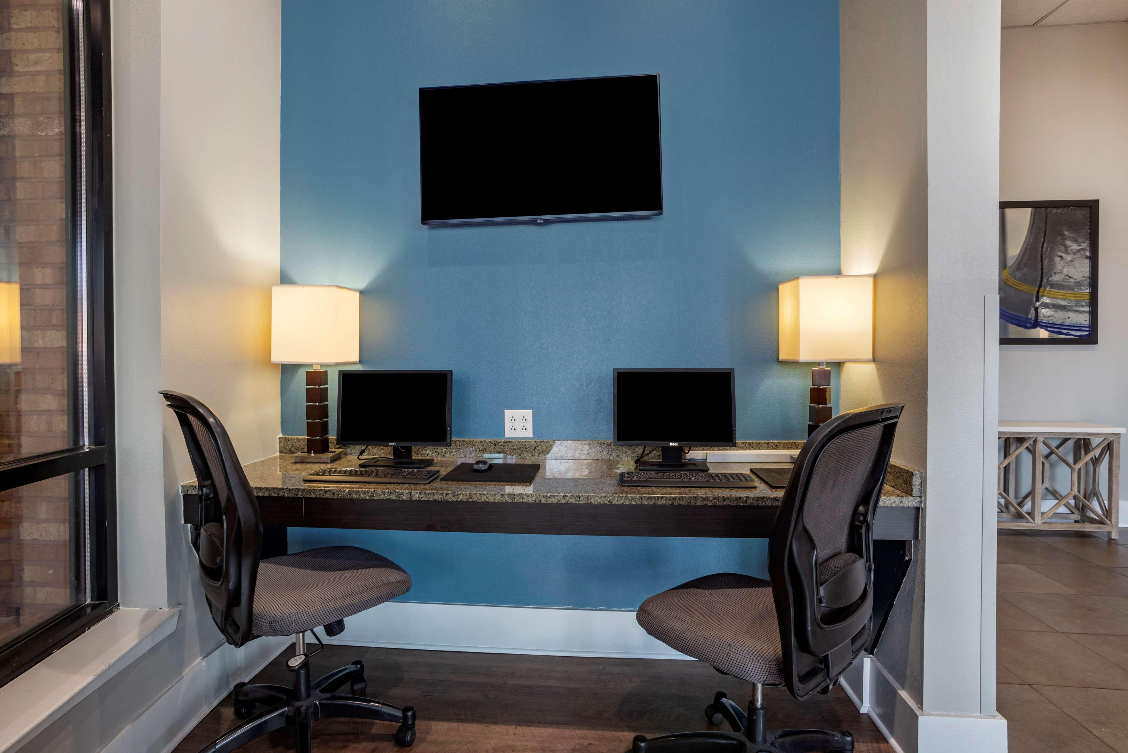 Best Western Plus Philadelphia Airport South - At Widener University Chester Extérieur photo